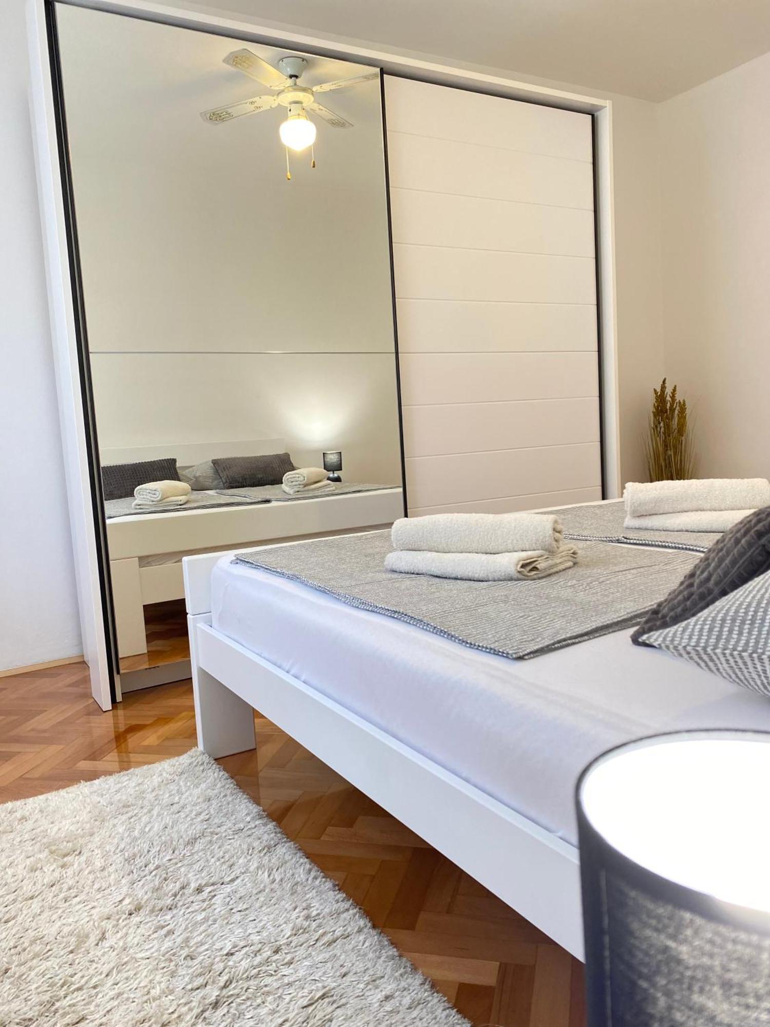 Charming Old Town Apartment Sibenik Luaran gambar